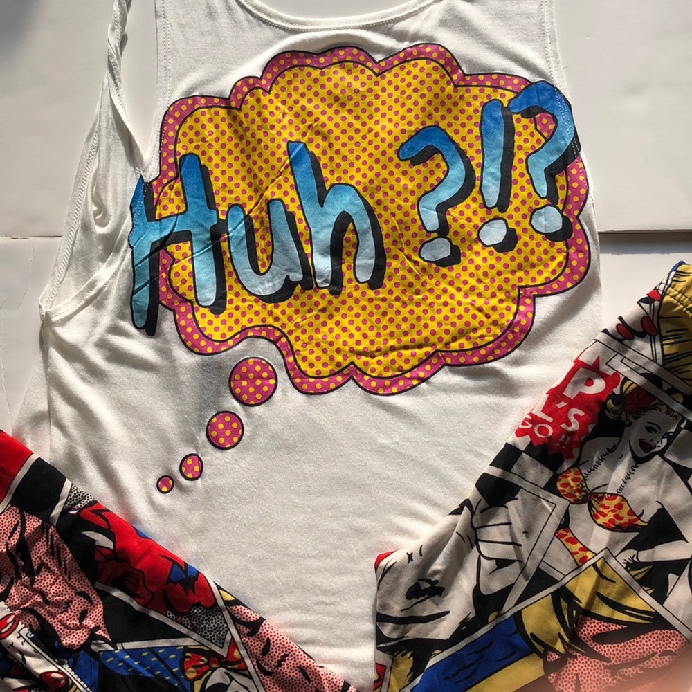 Tank top with comic print.